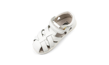 Sandalias barefoot I Walk Tropicana II blancas para niña de BOBUX ESPAÑA Y PORTUGAL, con suela flexible y diseño cómodo.