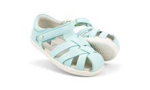 Sandalia barefoot I Walk Tropicana II Mist para niña de BOBUX ESPAÑA Y PORTUGAL, en color gris con diseño cómodo para niños.