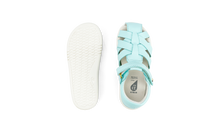 Sandalia barefoot I Walk Tropicana II Mist para niña de BOBUX ESPAÑA Y PORTUGAL, en color gris con detalles blancos.