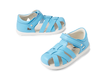 Sandalia barefoot I Walk Tropicana II Aquarius para niño, en color azul con detalles de tiras y suela flexible.