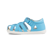 Sandalias barefoot BOBUX I Walk Tropicana II Aquarius para niño, con tiras ajustables y suela antideslizante en azul y blanco.
