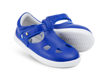 Sandalia barefoot I-Walk Zap II para niño en color arándano, con diseño cómodo y flexible de BOBUX ESPAÑA Y PORTUGAL.