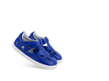 Sandalia barefoot I-Walk Zap II para niño en color arándano, con suela flexible y cierre ajustable de BOBUX ESPAÑA Y PORTUGAL.