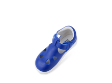 Sandalia barefoot I-Walk Zap II para niño en color arándano, marca BOBUX. Diseño cómodo y flexible para pies pequeños.