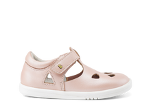 Sandalia barefoot I-Walk Zap II Seashell Shimmer para niña de BOBUX ESPAÑA y PORTUGAL, con detalles de conchas y brillo.