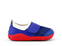 Zapatillas deportivas barefoot I Walk Dimensión III para niño en color arándano y blanco, de BOBUX ESPAÑA Y PORTUGAL.