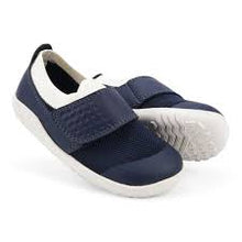 Zapatos deportivos barefoot I Walk Dimension III de BOBUX en color azul marino y blanco para unisex, con diseño ligero y flexible.