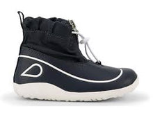 Botas Barefoot I Walk Splash azul marino para niño de BOBUX ESPAÑA Y PORTUGAL, con diseño resistente y cómodo para niños.