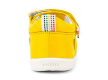 Sandalia barefoot I Walk Rise amarilla para niña de BOBUX ESPAÑA Y PORTUGAL, con suela flexible y diseño cómodo para niños.