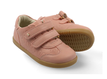 Zapatos barefoot I Walk Sprite rosa para niña de BOBUX España y Portugal, calzado cómodo con diseño en rosa y suela flexible.