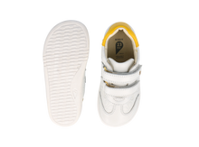 Zapatos barefoot I Walk Sprite BOBUX para niña en color blanco y amarillo con textura embossada, ideales para el uso infantil.