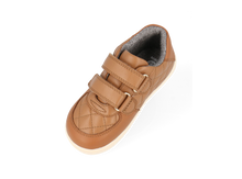 Zapatos barefoot I Walk Stitch Caramelo para niño de BOBUX ESPAÑA Y PORTUGAL, con detalles de costura y diseño cómodo.