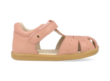 Sandalia barefoot I Walk Compass Rosa para niña de BOBUX ESPAÑA Y PORTUGAL, con suela flexible y diseño en color rosa.