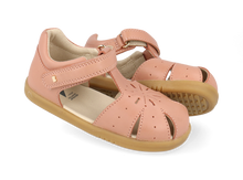 Sandalia barefoot I Walk Compass Rosa para niña de BOBUX ESPAÑA Y PORTUGAL, con suela flexible y diseño cómodo en color rosa.