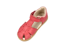 Sandalias barefoot I Walk Brújula Mineral en rojo y rosa para niña, marca BOBUX ESPAÑA Y PORTUGAL, con diseño cómodo y colorido.