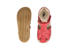 Sandalias barefoot I Walk Brújula Mineral Rojo y Rosa para niña de la marca BOBUX ESPAÑA Y PORTUGAL, con suela flexible y diseño colorido