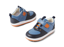 Calzado barefoot I-Walk Backspin Elemental Blue para niño, en color azul, con diseño flexible y transpirable, de BOBUX ESPAÑA Y PORTUGAL.
