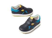 Calzado barefoot I-Walk Baseline para niño en azul navy y azul celeste, con suela flexible y diseño cómodo de BOBUX ESPAÑA Y PORTUGAL.