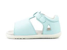 Calzado para bebé Step Up Mirror Mist y Dusk Pearl Rainbow de BOBUX ESPAÑA Y PORTUGAL, ideales para los primeros pasos.