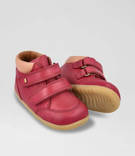 Calzado Step Up Timber Cranberry para bebés de BOBUX ESPAÑA Y PORTUGAL, con diseño cómodo para los primeros pasos.