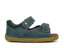 Calzado Step Up BOBUX ESPAÑA y PORTUGAL para primeros pasos, resistente y cómodo en color madera y pizarra para bebés.