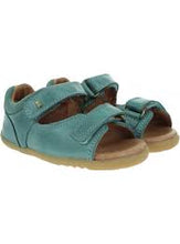 Zapatos Step Up de BOBUX España para bebés, calzado respetuoso en color Driftwood Slate para los primeros pasos.