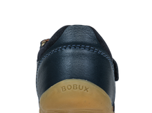Calzado Step Up BOBUX España y Portugal para bebés, azul marino, ideal para los primeros pasos del bebé, con cómodo diseño.