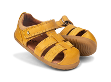 Zapatos Step Up Roam Chartreuse para bebés, marca Bobux, ideales para los primeros pasos, con diseño cómodo y color vibrante.