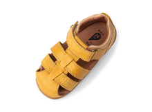 Zapatos para bebés Step Up Roam Chartreuse de BOBUX ESPAÑA Y PORTUGAL, calzado respetuoso para los primeros pasos del bebé.