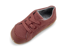 Calzado respetuoso Step Up Seedling II Paprika para bebés, con suela flexible y diseño cómodo para los primeros pasos.