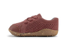 Calzado para bebés Step Up Seedling II Paprika de BOBUX ESPAÑA Y PORTUGAL, con diseño cómodo para los primeros pasos.