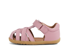Calzado Step Up Cross Jump Lilas para bebés de BOBUX ESPAÑA Y PORTUGAL, con suela antideslizante y diseño cómodo para los primeros pasos.