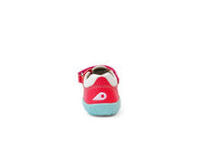 Zapatos Step Up Summit Guayaba de BOBUX para bebés, ideales para los primeros pasos, con diseño cómodo y resistente.