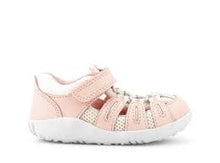 Calzado Step Up Summit Seashell y Blanco para bebés, resistente y cómodo para los primeros pasos, de la marca Bobux España y Portugal.