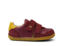 Calzado Step Up Riley de BOBUX para primeros pasos, en color boysenberry y chartreuse, con diseño cómodo y resistente para bebés.
