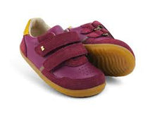 Calzado Step Up Riley de BOBUX España y Portugal en color boysenberry y chartreuse para los primeros pasos del bebé.