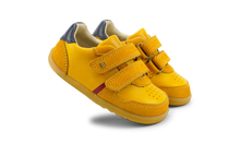 Calzado Step Up Riley en Chartreuse y azul marino para bebés, diseñado por BOBUX ESPAÑA Y PORTUGAL para los primeros pasos.