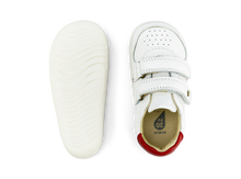 Calzado Step Up Riley para bebés en blanco y rojo, diseñado por BOBUX ESPAÑA Y PORTUGAL para los primeros pasos.