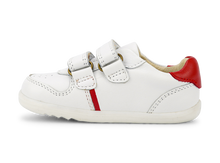 Zapatos Step Up Riley para bebés en color blanco y rojo, resistentes y cómodos para los primeros pasos, de BOBUX ESPAÑA Y PORTUGAL.