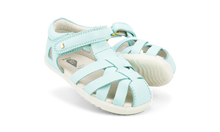 Zapatos Step Up BOBUX España para bebés, modelo Tropicana II Mist, ideales para los primeros pasos, en color neutro y cómodo.