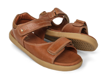 Sandalia barefoot para niños BOBUX ESPAÑA y PORTUGAL, modelo Kid+ Driftwood en color caramelo, con suela flexible y cierre ajustable