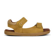 Sandalia Barefoot Kid+ Driftwood Chartreuse de BOBUX para niño, con diseño colorido y suela flexible, en primer plano.