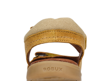 Sandalias Barefoot Kid+ Driftwood Chartreuse de BOBUX para niño, con suela flexible y diseño cómodo en color chartreuse.