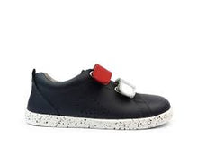 Calzado Barefoot Kid+ BOBUX España y Portugal, zapatillas de niños para césped, color azul marino, rojo y plata, unisex.