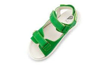 Sandalia Barefoot Kid+ Rise Esmeralda para niño de la marca BOBUX ESPAÑA Y PORTUGAL, con diseño cómodo y color esmeralda.