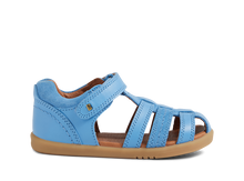Sandalia barefoot I-Walk Roam azul para niño de BOBUX ESPAÑA Y PORTUGAL, con suela flexible y diseño cómodo.