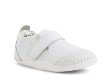 Calzado deportivo Xplorer Go White para bebés, ideal para los primeros pasos, con diseño Step UP de BOBUX ESPAÑA Y PORTUGAL.
