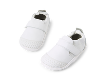 Calzado deportivo Xplorer Go White para bebés, paso a paso, de la marca Bobux España y Portugal, con diseño cómodo y resistente
