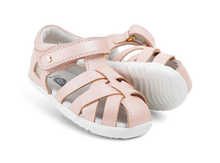 Zapatos Step Up BOBUX ESPAÑA Y PORTUGAL Tropicana II Seashell Shimmer para primeros pasos de bebé, con acabado brillante y cómodo.
