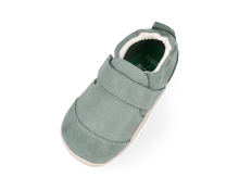 Calzado respetuoso Xplorer Marvel Sage para bebés, ideal para los primeros pasos, en color verde con detalles de Marvel, de Bobux Iberia.